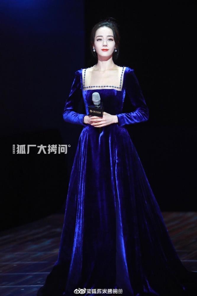 Địch Lệ Nhiệt Ba khoe visual đẳng cấp, Lưu Diệc Phi già chát lắm người chê-5