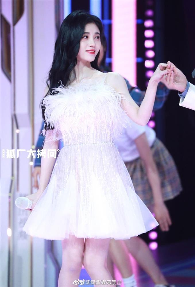 Địch Lệ Nhiệt Ba khoe visual đẳng cấp, Lưu Diệc Phi già chát lắm người chê-7