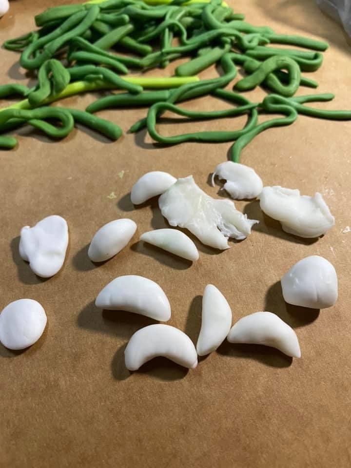 Choáng với mâm cơm làm từ đất sét như thật của cô nàng khéo hết phần thiên hạ-12