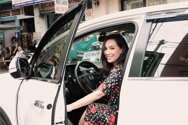 Không ngờ Phi Nhung cũng có lúc sành điệu, dát hàng hiệu chảnh cỡ này!-6