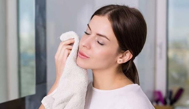 6 sai lầm khi rửa mặt khiến da bạn xấu đi mỗi ngày