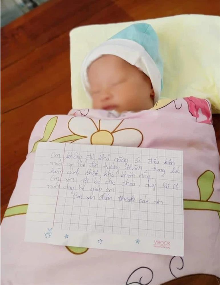 Bé sơ sinh bị bỏ rơi nằm khóc ngoài đường lúc rạng sáng kèm bức thư nhắn gửi của người mẹ-1