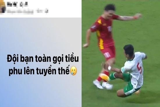 Người hâm mộ nổi cáu khi tuyển Việt Nam liên tục bị Indonesia phạm lỗi thô bạo
