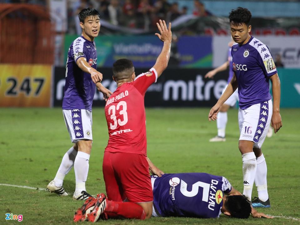 Tuấn Anh bị phạm lỗi thô bạo, Đỗ Duy Mạnh xông tới bóp cổ cầu thủ Indonesia-7