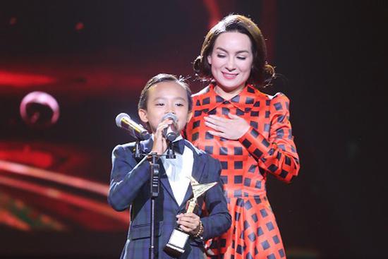 Hồ Văn Cường 'bỏ túi' loạt giải thưởng ngang ngửa sao hạng A Mỹ Tâm, Sơn Tùng