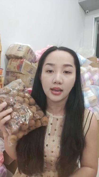 Vợ Lê Dương Bảo Lâm vẫn livestream chốt đơn ầm ầm dù bị cấm bán hàng-7