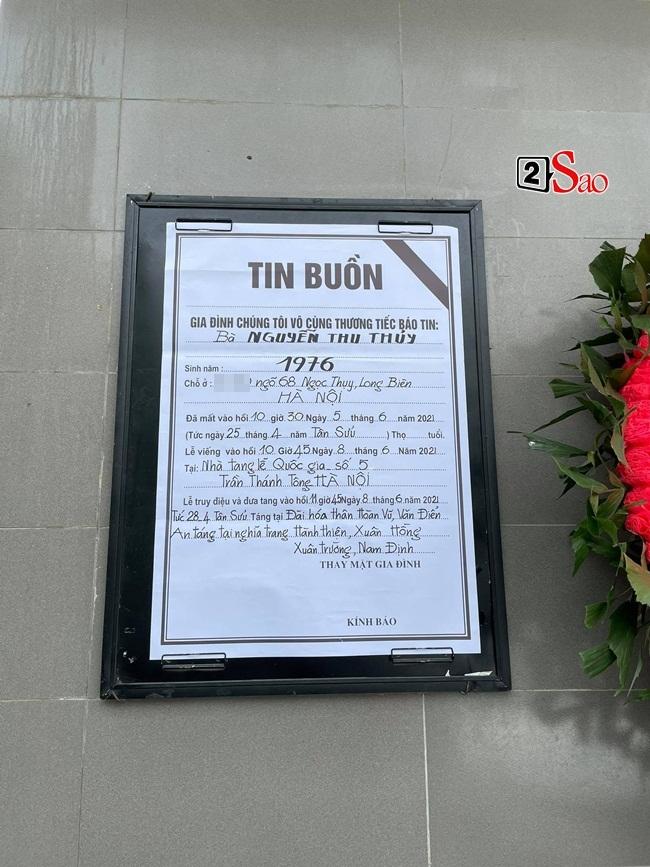 Con trai hoa hậu Thu Thủy ôm di ảnh mẹ trước giờ tang lễ-2