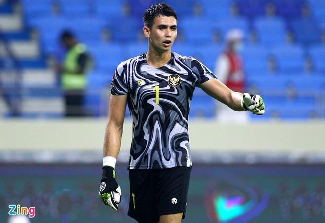 Thủ môn Indonesia nhặt bóng 4 lần cho tuyển Việt Nam: Điển trai, body mlem nhưng đã có vợ-3