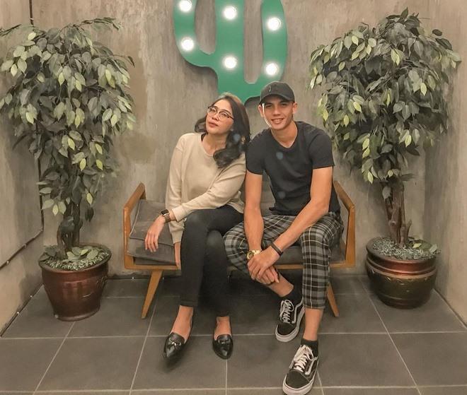 Thủ môn Indonesia nhặt bóng 4 lần cho tuyển Việt Nam: Điển trai, body mlem nhưng đã có vợ-14