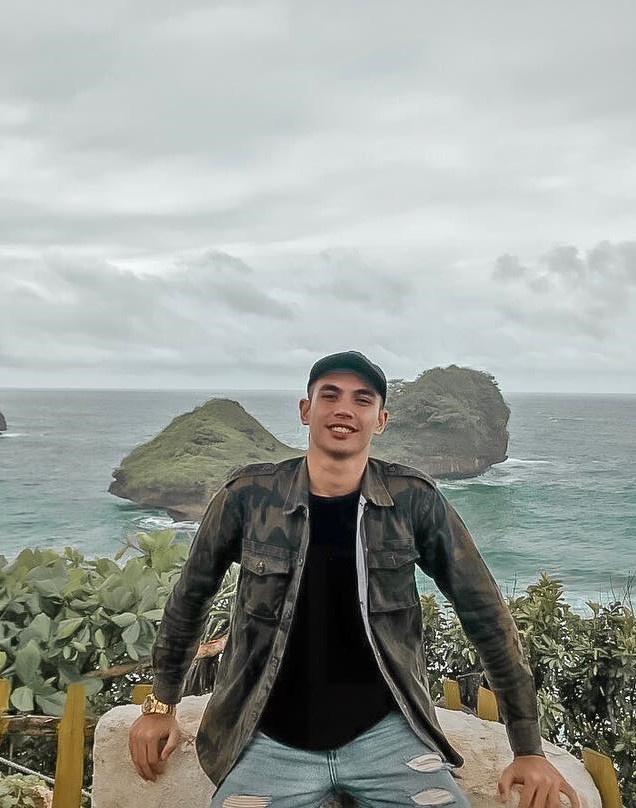 Thủ môn Indonesia nhặt bóng 4 lần cho tuyển Việt Nam: Điển trai, body mlem nhưng đã có vợ-11