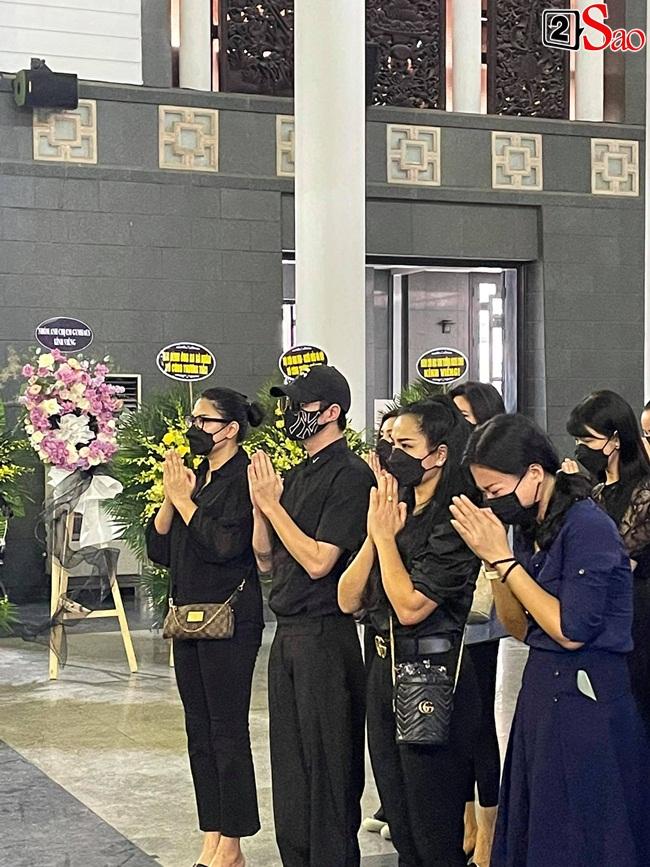 Minh Tiệp khóc, Đỗ Mỹ Linh lặng người trong tang lễ hoa hậu Thu Thủy-10