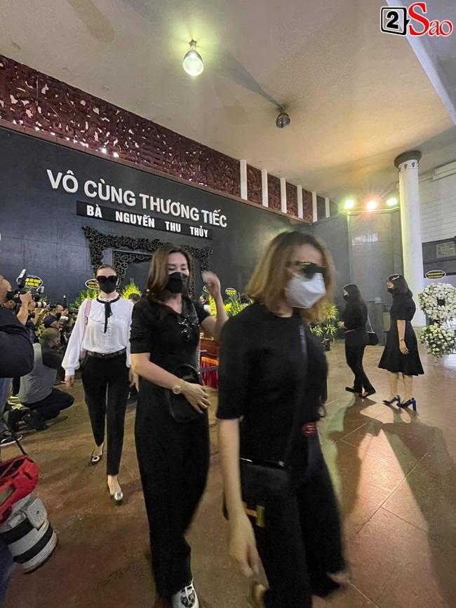 Minh Tiệp khóc, Đỗ Mỹ Linh lặng người trong tang lễ hoa hậu Thu Thủy-13