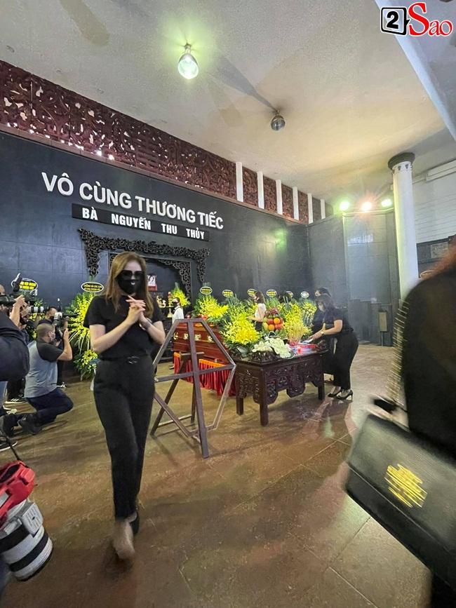 Minh Tiệp khóc, Đỗ Mỹ Linh lặng người trong tang lễ hoa hậu Thu Thủy-15