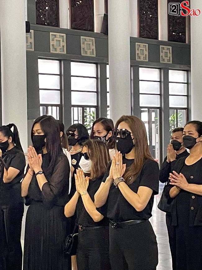 Minh Tiệp khóc, Đỗ Mỹ Linh lặng người trong tang lễ hoa hậu Thu Thủy-9