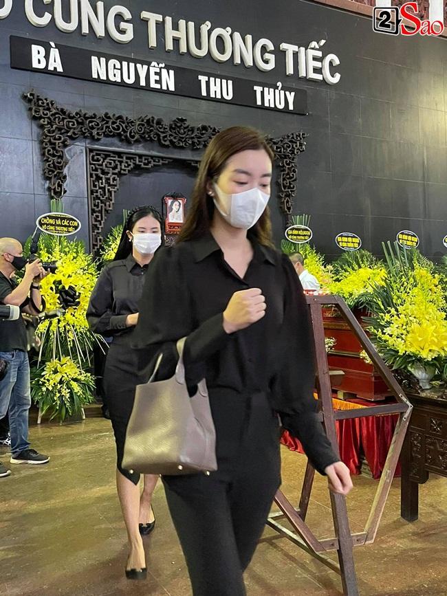 Minh Tiệp khóc, Đỗ Mỹ Linh lặng người trong tang lễ hoa hậu Thu Thủy-19