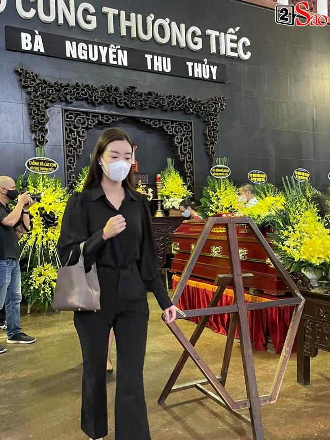 Minh Tiệp khóc, Đỗ Mỹ Linh lặng người trong tang lễ hoa hậu Thu Thủy-20