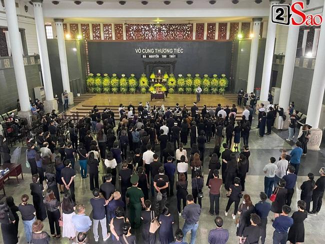 Minh Tiệp khóc, Đỗ Mỹ Linh lặng người trong tang lễ hoa hậu Thu Thủy-23