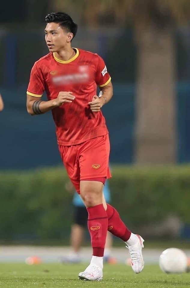 Khoảnh khắc viral: Bóng vào lưới còn body mlem của Đoàn Văn Hậu u mê fans girl-2