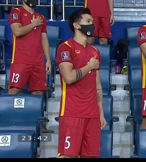 Khoảnh khắc viral: Bóng vào lưới còn body mlem của Đoàn Văn Hậu u mê fans girl-7