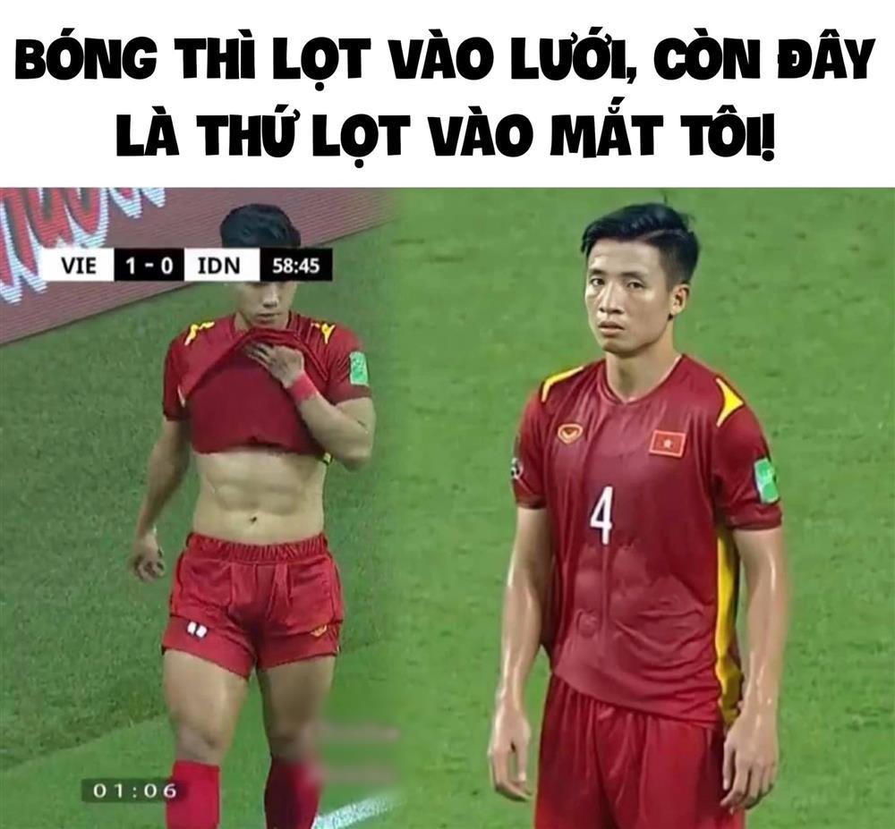 Khoảnh khắc viral: Bóng vào lưới còn body mlem của Đoàn Văn Hậu u mê fans girl-12