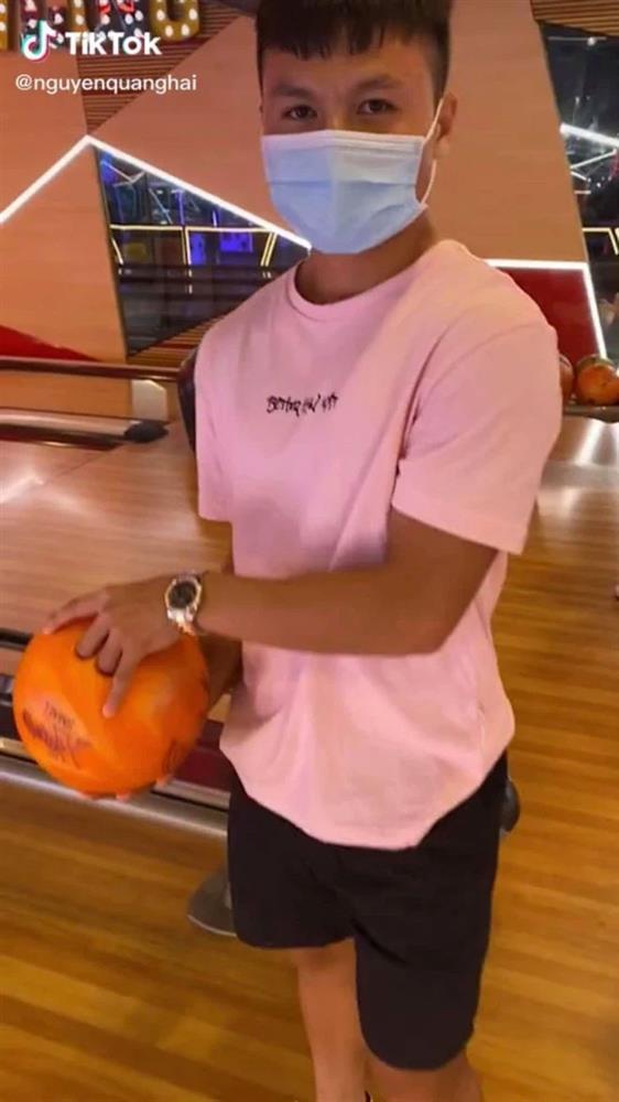 Bồ tin đồn dễ gì giấu giếm tâm trạng khi Quang Hải ghi bàn vào lưới Indonesia-4