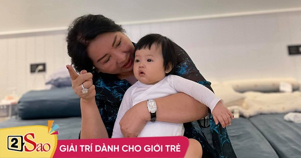 Con gái Cường Đô La hiếm hoi xuất hiện bên bà nội quyền lực
