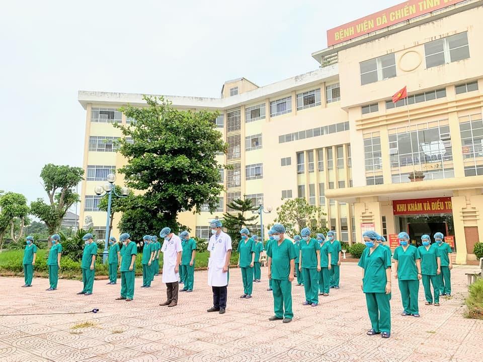 Nữ điều dưỡng bái vọng vì không thể chịu tang: Mong hết cách ly về ôm mộ bố-3