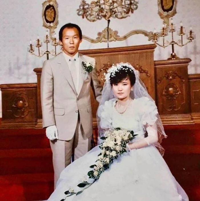 Vợ chồng ông Park Hang Seo thời trẻ: Phu nhân xinh đẹp, HLV gầy gò, mất  phong độ