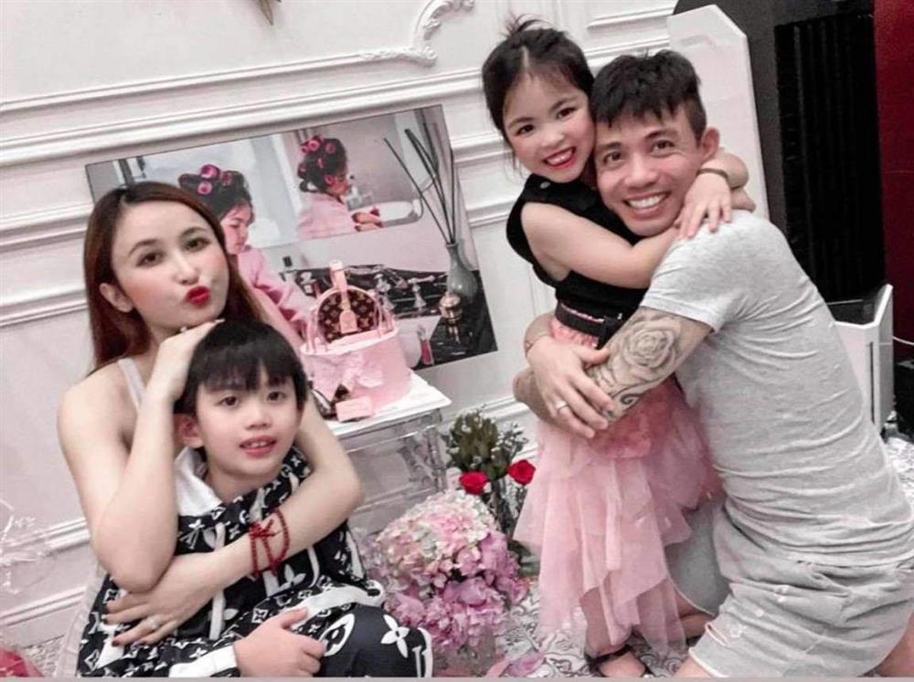 Sinh nhật giãn cách, con gái Minh Nhựa dát hàng hiệu không ai đọ lại-1