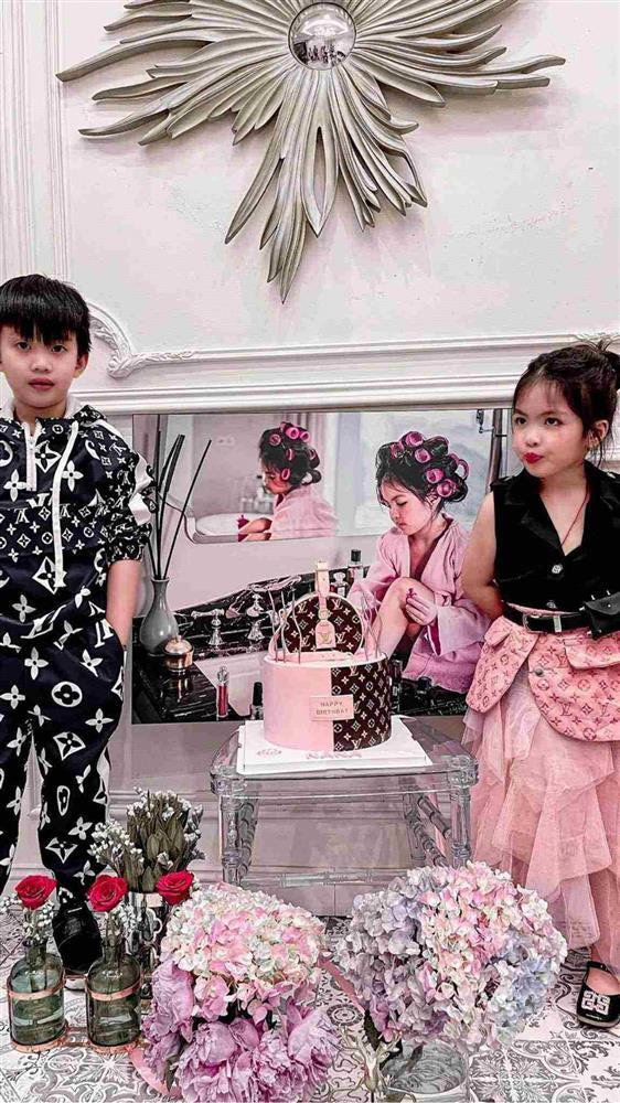 Sinh nhật giãn cách, con gái Minh Nhựa dát hàng hiệu không ai đọ lại-2
