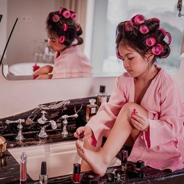 Sinh nhật giãn cách, con gái Minh Nhựa dát hàng hiệu không ai đọ lại-6