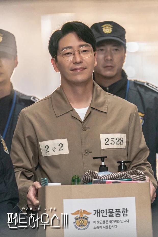 Sự mở màn của Penthouse 3 và loạt tình tiết nói chung là vô lý!-5