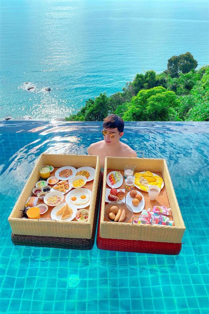 Mặc kệ drama, Nathan Lee diện quần không che nổi vòng 3 cháy mắt-7