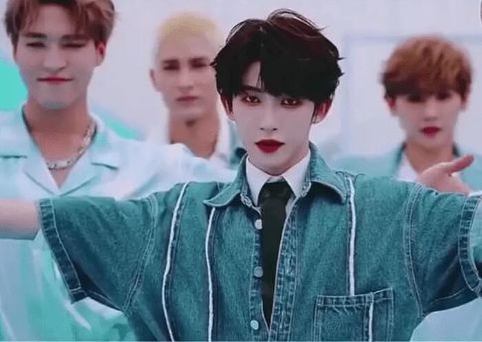 Lưu Vũ: Phiên bản nam của Cúc Tịnh Y, mặt đắp cả ký phấn-11