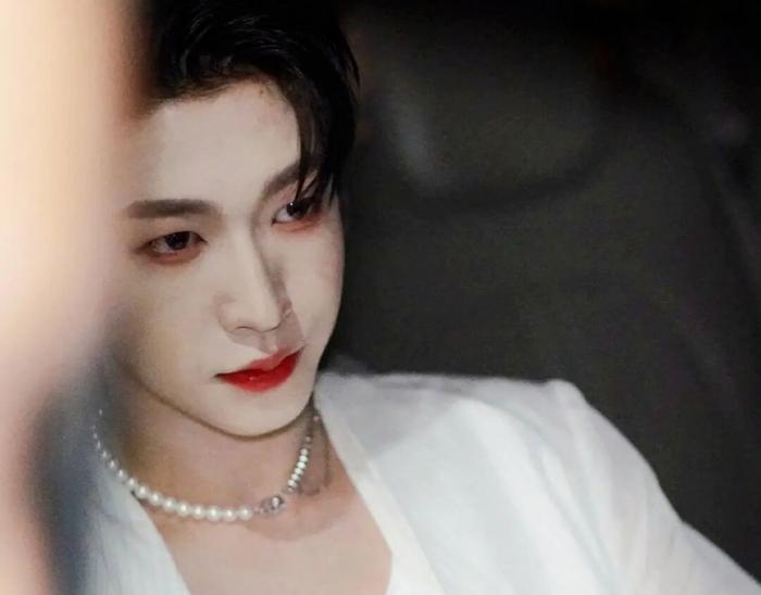 Lưu Vũ: Phiên bản nam của Cúc Tịnh Y, mặt đắp cả ký phấn-2