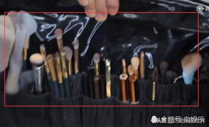 Lưu Vũ: Phiên bản nam của Cúc Tịnh Y, mặt đắp cả ký phấn-6