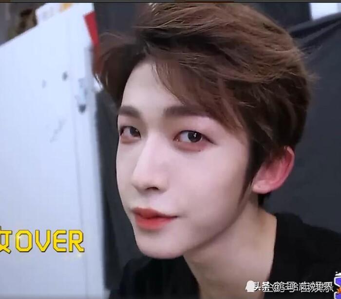 Lưu Vũ: Phiên bản nam của Cúc Tịnh Y, mặt đắp cả ký phấn-7