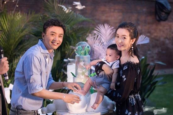 Cặp sao 'Tân Hoàn Châu Cách Cách' lên tiếng về tin ly hôn