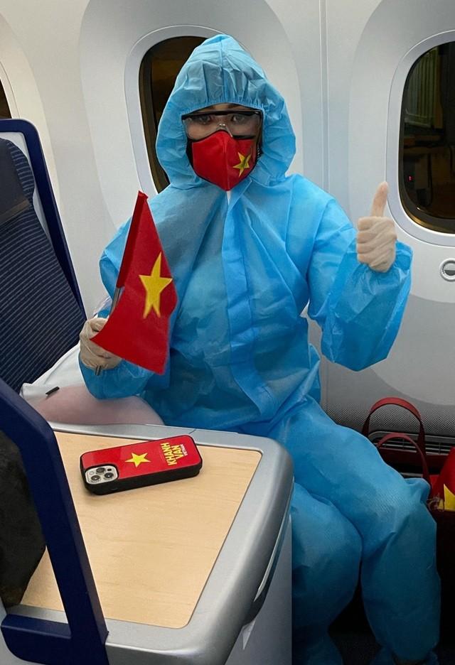 HLV Park Hang Seo hốt hoảng chỉnh khẩu trang cho học trò vì 1 lý do đáng trân trọng!-1