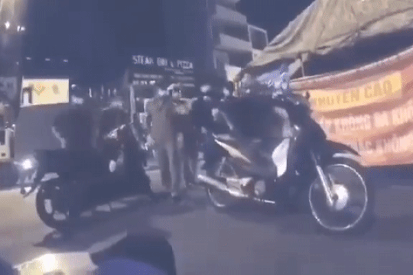 Ảnh: Cửa ngõ Hà Nội ùn tắc ngày đầu giãn cách, hàng loạt phương tiện quay đầu-16