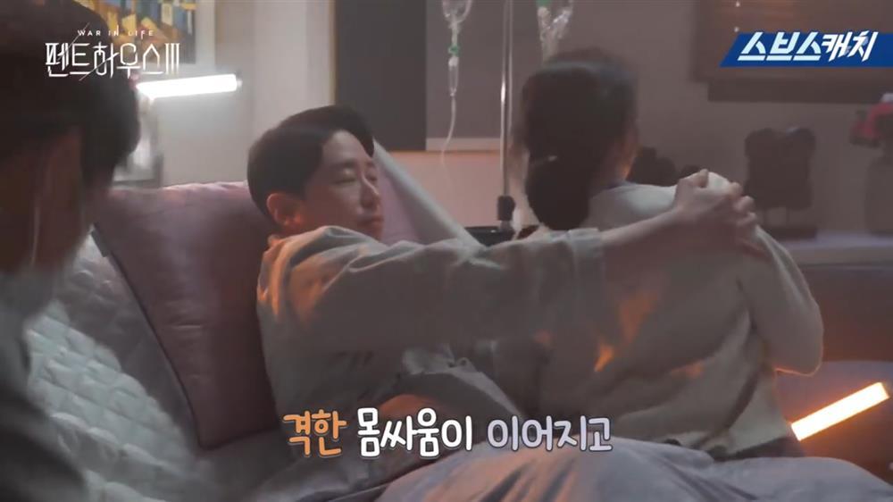 Hậu trường Penthouse 3: Dượng Tê nâng niu bà cả Shim cực tình, dì Trinh đam mê tấu hài tạo meme mới-9