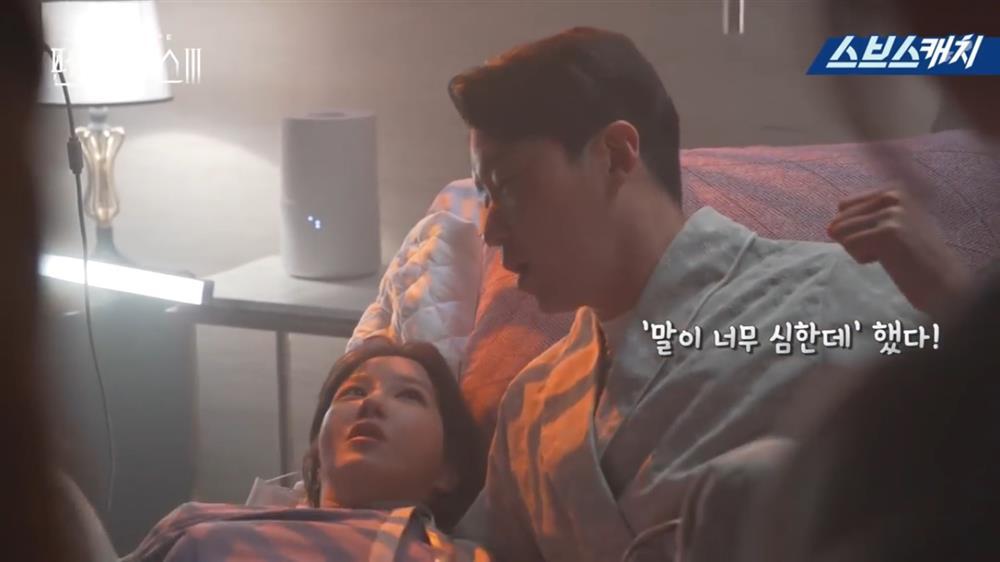 Hậu trường Penthouse 3: Dượng Tê nâng niu bà cả Shim cực tình, dì Trinh đam mê tấu hài tạo meme mới-10