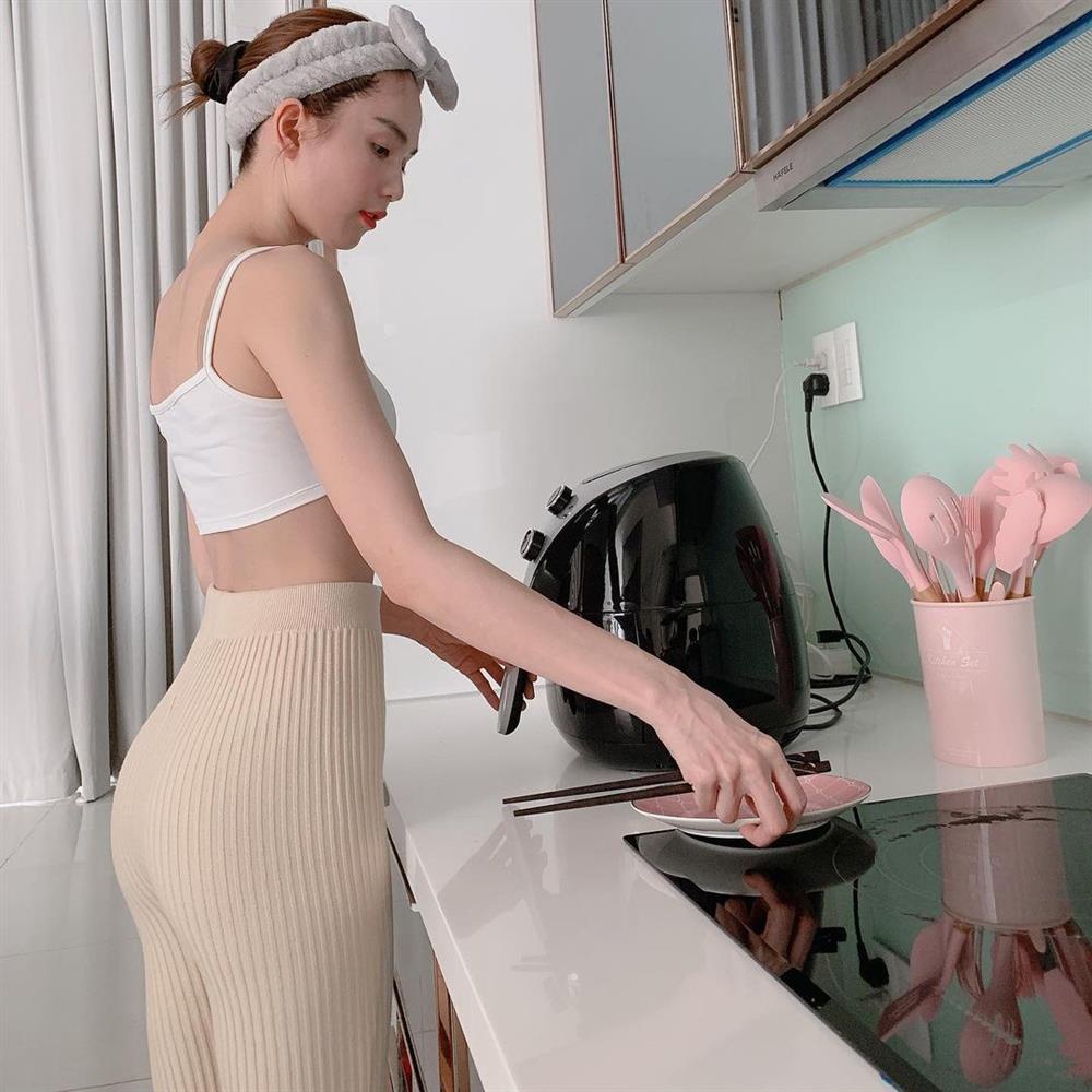 Diệp Lâm Anh, Mina Phạm diện đồ gym nhìn mặc như không đi tập-5