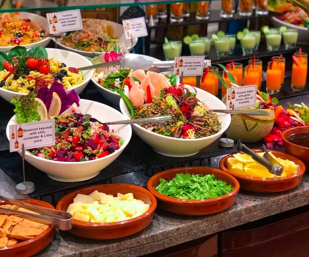 Lóa mắt trước nơi ăn chốn ở của tuyển Việt Nam tại Dubai-11