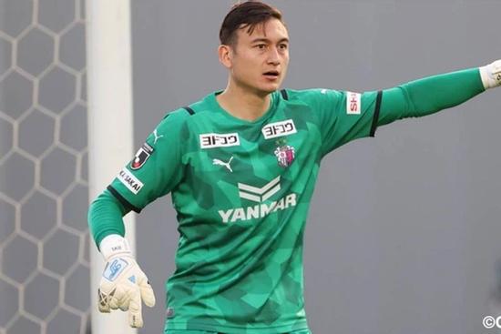 Tuyển Việt Nam từ UAE chúc mừng Văn Lâm lần đầu bắt chính ở Nhật Bản