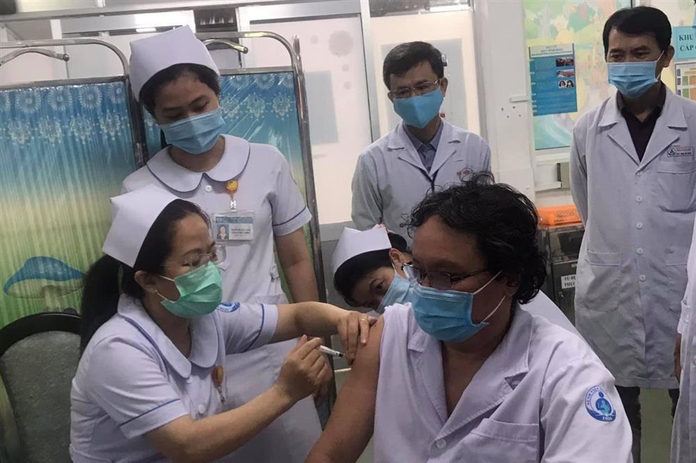 Tôi tiêm vaccine Covid-19 dù bản thân có bệnh nền và dị ứng-1