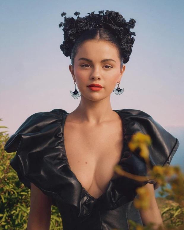 Selena Gomez hậu tăng cân: Mặt tròn cằm nọng, đôi môi tều-6