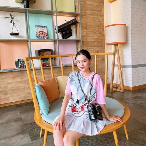 Loạt người đẹp Việt dùng túi xách hàng hiệu để đựng thứ gì?-7