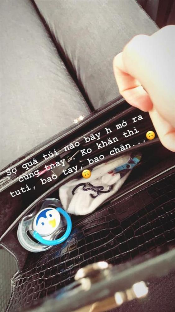 Loạt người đẹp Việt dùng túi xách hàng hiệu để đựng thứ gì?-14