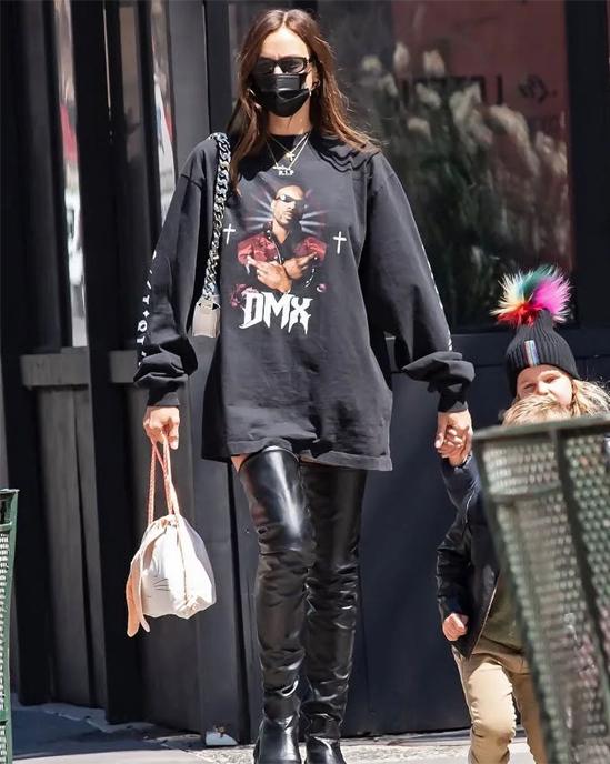 Irina Shayk lộ hint hẹn hò Kanye West bằng một chiếc áo phông?-5